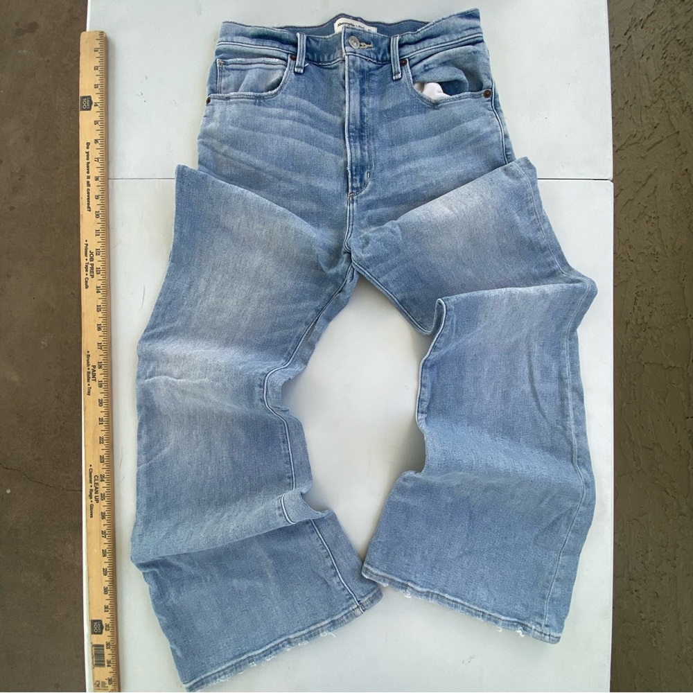 Abercrombie & Fitch The Flare Ultra High Rise Light Wash Stretch Jeans Size 8/29